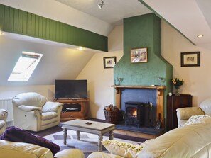 Fireplace - 5 bedroom accommodation in Three Cocks, near Hay-on-Wye (Three Cocks, near Hay-on-Wye)
