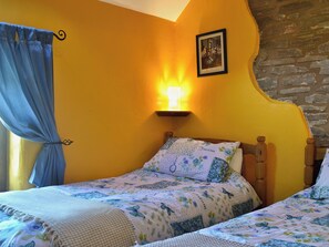 5 bedrooms, bed sheets - 5 bedroom accommodation in Three Cocks, near Hay-on-Wye (Three Cocks, near Hay-on-Wye)