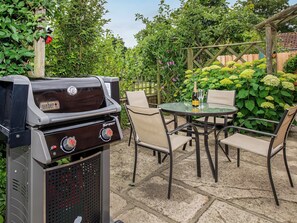 Outdoor dining - 3 bedroom accommodation in Huggate, near York (Huggate, near York)