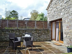 Outdoor dining - 1 bedroom accommodation in Govilon, near Abergavenny (Govilon, near Abergavenny)