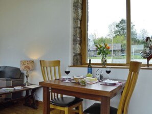 Dining - 1 bedroom accommodation in Govilon, near Abergavenny (Govilon, near Abergavenny)
