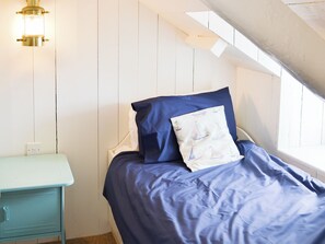 3 bedrooms, free WiFi, bed sheets - Beach Corner Cottage (Gorran Haven, near St Austell)