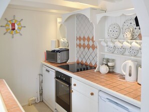 Dishwasher, cookware/dishes/utensils - Beach Corner Cottage (Gorran Haven, near St Austell)