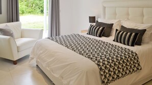 Unclassified image, 3 of 30, button - 4 bedroom accommodation in Cheriton Bishop (Cheriton Bishop)