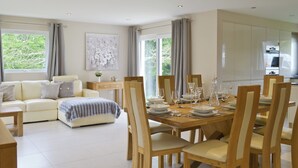 Unclassified image, 4 of 30, button - 4 bedroom accommodation in Cheriton Bishop (Cheriton Bishop)