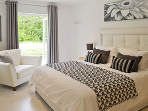4 bedrooms, free WiFi, bed sheets