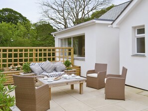 Outdoor dining - 4 bedroom accommodation in Cheriton Bishop (Cheriton Bishop)