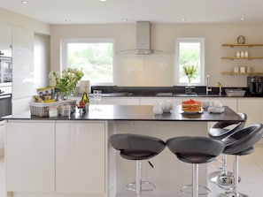 Dishwasher, highchair, cookware/dishes/utensils - 4 bedroom accommodation in Cheriton Bishop (Cheriton Bishop)
