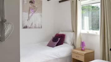 2 bedrooms, bed sheets
