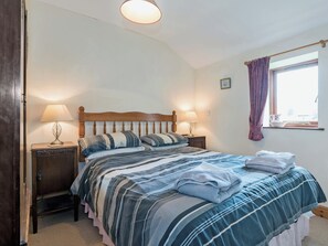 5 bedrooms, free WiFi, bed sheets