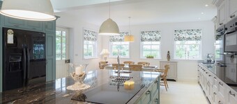 6 bedroom accommodation in Sandholme, near Beverley