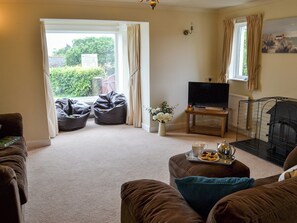 Living area - 6 bedroom accommodation in Exbourne, near Okehampton (Exbourne, near Okehampton)