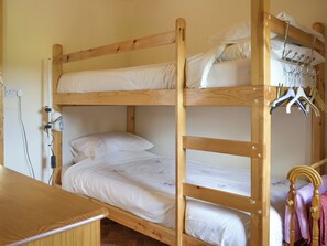 3 bedrooms, free WiFi, bed sheets