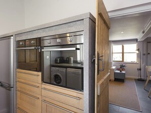 Cookware/dishes/utensils, freezer