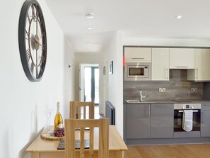Dishwasher, cookware/dishes/utensils