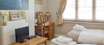 2 bedroom accommodation in St. Margarets at Cliffe, near Dover