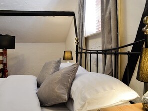 1 quarto, Wi-Fi de cortesia, roupa de cama