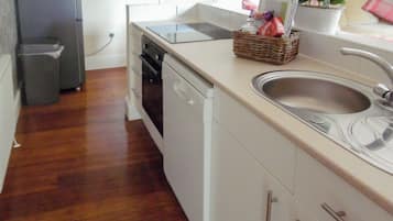 Dishwasher, high chair