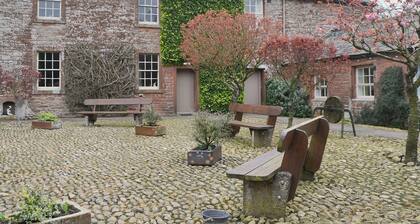 8 bedroom accommodation in Waverton, near Wigton