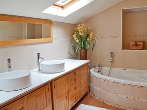 Towels - 4 bedroom accommodation in Heptonstall, near Hebden Bridge (Heptonstall, near Hebden Bridge)