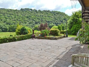 المنطقة المحيطة بالمنشأة