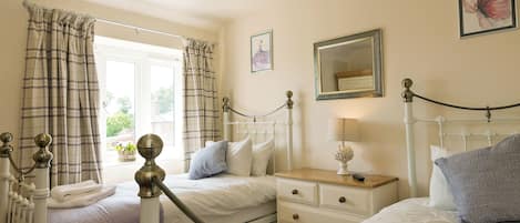 4 bedrooms, free WiFi, bed sheets