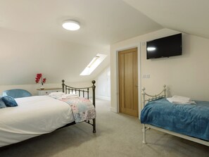 4 bedrooms, WiFi (free), bed sheets - Church View - UKC2302 (Wainfleet St. Mary, near Skegness)