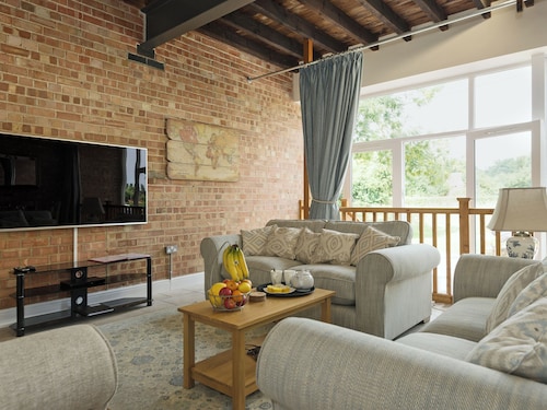 Church View - UKC2302