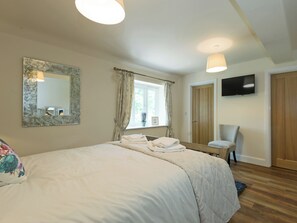 4 bedrooms, free WiFi, bed sheets