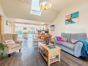 TV, fireplace - 2 bedroom accommodation in Wimborne (Wimborne)