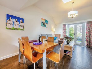 Dining - 2 bedroom accommodation in Wimborne (Wimborne)