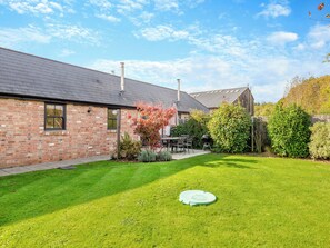 Outdoor dining - 2 bedroom accommodation in Wimborne (Wimborne)