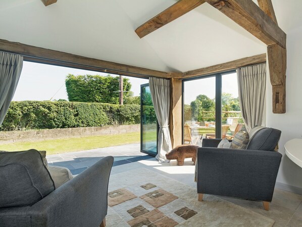 Fireplace - 1 bedroom accommodation in Berkley, near Frome (Berkley, near Frome)