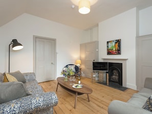 TV - 3 bedroom accommodation in Selborne, near Alton (Selborne, near Alton)
