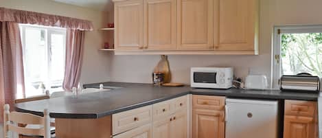 كرسي للأطفال، مستلزمات طهي/أطباق/أوعية