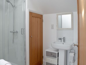 Towels - 2 bedroom accommodation in Beccles, near Gillingham (Beccles, near Gillingham)
