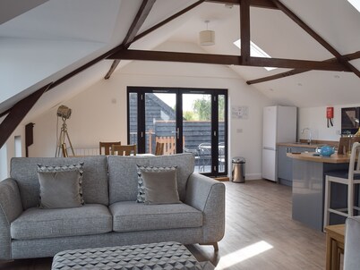 2 bedroom accommodation in Beccles, near Gillingham