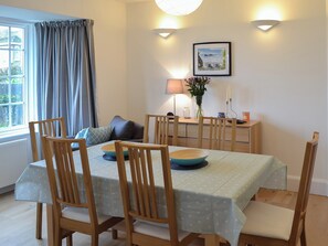 Dining - 3 bedroom accommodation in Penzance (Penzance)