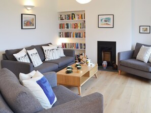 Fireplace - 3 bedroom accommodation in Penzance (Penzance)