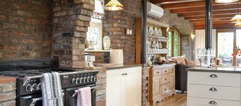 2 bedroom accommodation in Camerton, near Hull