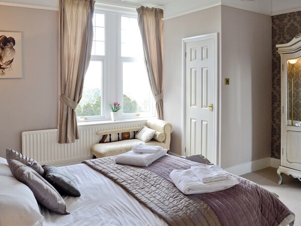 9 bedrooms, free WiFi, bed sheets