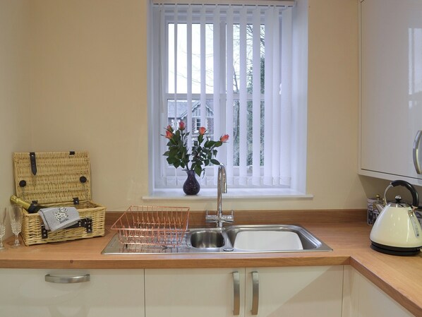 Dishwasher, cookware/dishes/utensils