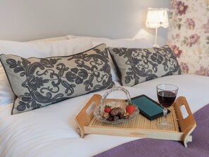 2 عدّة غرف نوم وواي فاي مجانًا وملاءات أسرّة