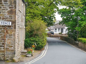 Property grounds - 2 bedroom accommodation in Fence, near Burnley (Fence, near Burnley)