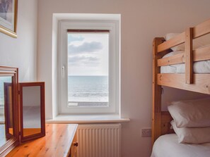 3 bedrooms, free WiFi, bed sheets - 3 bedroom accommodation in Sandown (Sandown)