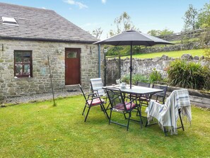 Outdoor dining - 3 bedroom accommodation in Salterforth, near Barnoldswick (Salterforth, near Barnoldswick)