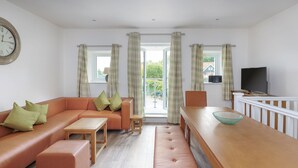 Living area - Greylag Goose - UKC2110 (Wroxham, near Norwich)