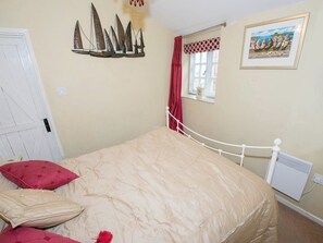 1 bedroom, free WiFi, bed sheets - Cobble Cottage30c - UKC2846 (Blakeney, near Holt)