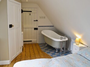 2 bedrooms, free WiFi, bed sheets - The Coach House @ The Old Rectory (Buckland St Mary, near Chard)