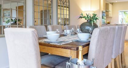 5 Schlafzimmer Unterkunft in Somerford Keynes